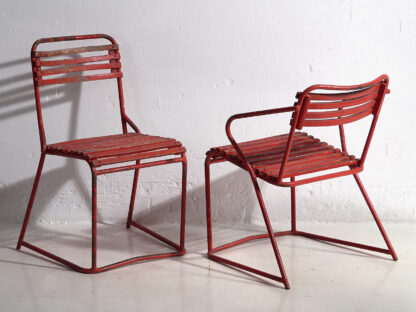 Anciennes chaises de jardin rouges (c.1920).
Ensemble de 4 pièces #37