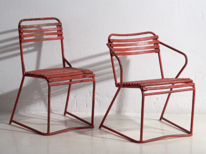 Anciennes chaises de jardin rouges (c.1920).
Ensemble de 4 pièces #37