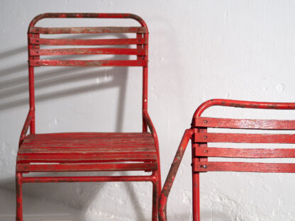 Anciennes chaises de jardin rouges (c.1920).
Ensemble de 4 pièces #37