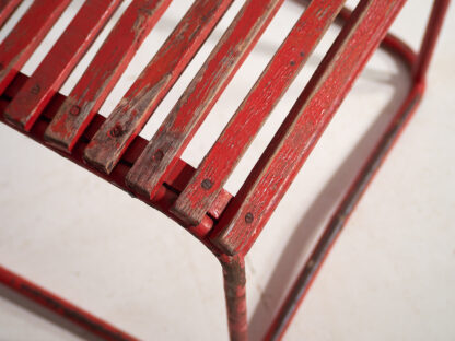 Anciennes chaises de jardin rouges (c.1920).
Ensemble de 4 pièces #37