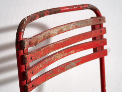 Anciennes chaises de jardin rouges (c.1920).
Ensemble de 4 pièces #37