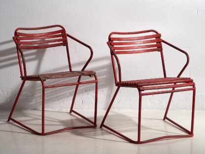 Anciennes chaises de jardin rouges (c.1920).
Ensemble de 4 pièces #37