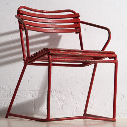 Anciennes chaises de jardin rouges (c.1920).
Ensemble de 4 pièces #37