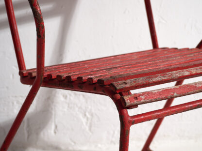 Anciennes chaises de jardin rouges (c.1920).
Ensemble de 4 pièces #37