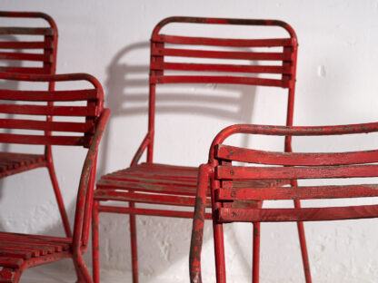 Anciennes chaises de jardin rouges (c.1920).
Ensemble de 4 pièces #37