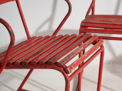 Anciennes chaises de jardin rouges (c.1920).
Ensemble de 4 pièces #37