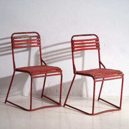 Anciennes chaises de jardin rouges (c.1920).
Ensemble de 4 pièces #37