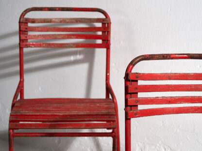 Anciennes chaises de jardin rouges (c.1920).
Ensemble de 4 pièces #37