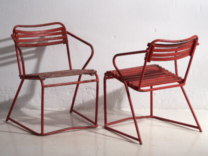 Anciennes chaises de jardin rouges (c.1920).
Ensemble de 4 pièces #37