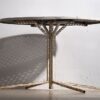 Mesa redonda blanca antigua para exterior (c.1930)