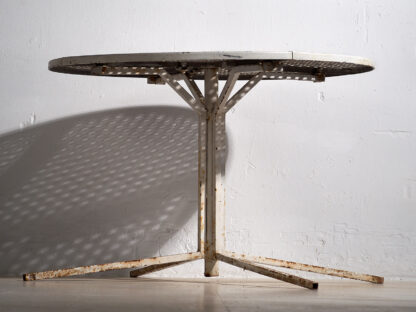 Ancienne table ronde d'extérieur blanche (c.1930)