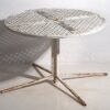 Mesa redonda blanca antigua para exterior (c.1930)