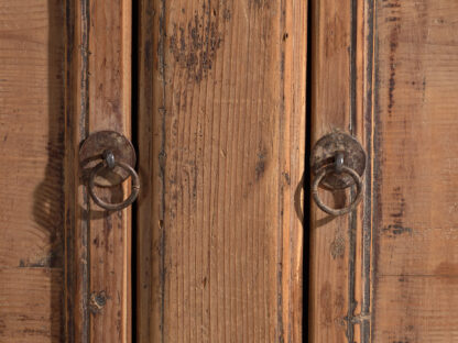 Ancien buffet en bois à trois portes (vers 1920)