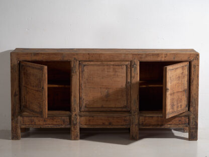 Ancien buffet en bois à trois portes (vers 1920)