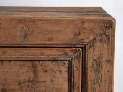 Ancien buffet en bois à trois portes (vers 1920)