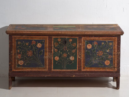 Antique footboard trunk with floral motifs (c.1920) #44