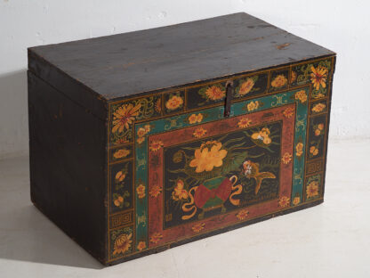 Antique Chinese dark colored antique floral patterned trunk (c.1900) #2