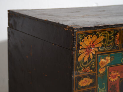 Antique Chinese dark colored antique floral patterned trunk (c.1900) #2