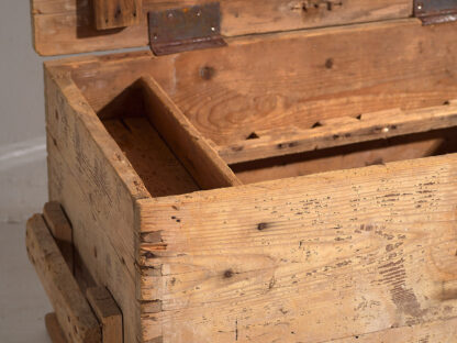 Ancienne table basse en bois lavé botte (c.1920) #8