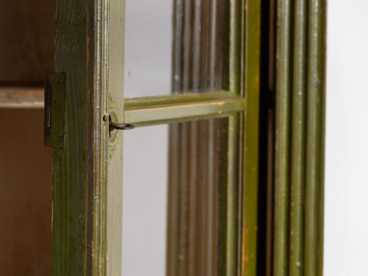 Commode avec étagères vert olive anciennes (vers 1920)