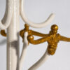 Ancien porte-manteau sur pied en blanc et or (vers 1920)