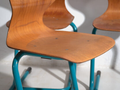 Chaises d'école vintage en bleu turquoise (c.1950). Ensemble de 4 pièces