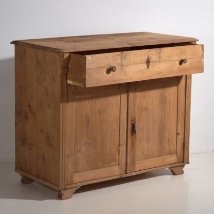 Antique bedroom chest of drawers (c.1920) #105