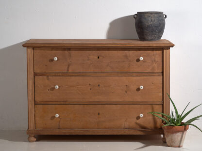 Antique rustic chest of drawers with porcelain knobs (c.1920) #108