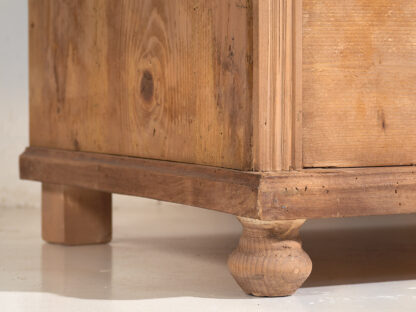 Antique rustic chest of drawers with porcelain knobs (c.1920) #108