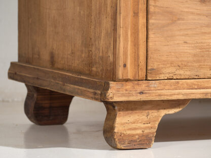 Antique rustic chest of drawers (c.1920)