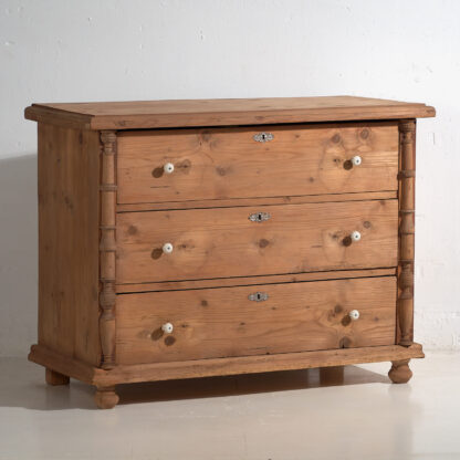 Antique rustic chest of drawers (c.1920) #115