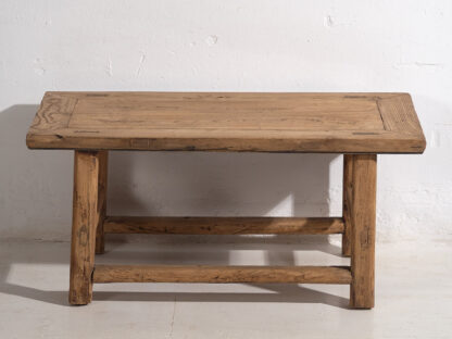 Ancienne table basse en orme de Chine (vers 1870)