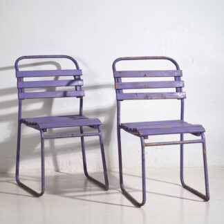 Anciennes chaises de patio violettes (c.1920). Ensemble de 2 pièces