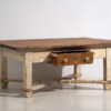 Mesa baja auxiliar antigua de color blanco (c.1920)