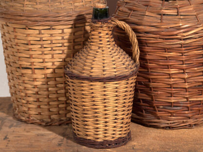 Anciens demijohns en verre et osier (c.1920). Ensemble de 3 pièces #67