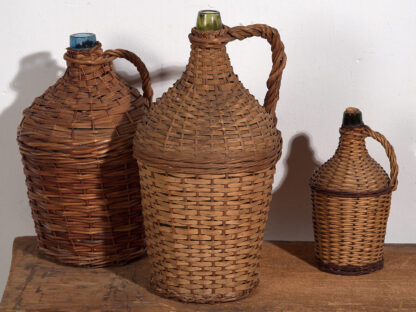 Anciens demijohns en verre et osier (c.1920). Ensemble de 3 pièces #67