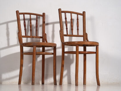 Antique Thonet chairs with engraved seat (c.1920). Set of 2 pieces #1