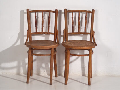 Antique Thonet chairs with engraved seat (c.1920). Set of 2 pieces #1