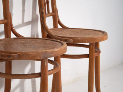 Antique Thonet chairs with engraved seat (c.1920). Set of 2 pieces #1