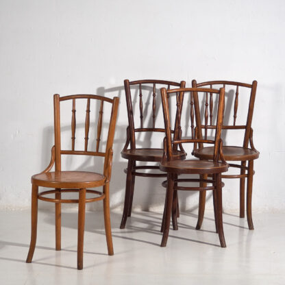 Ensemble de chaises anciennes en bois courbé (vers 1920). Ensemble de 4 pièces #2