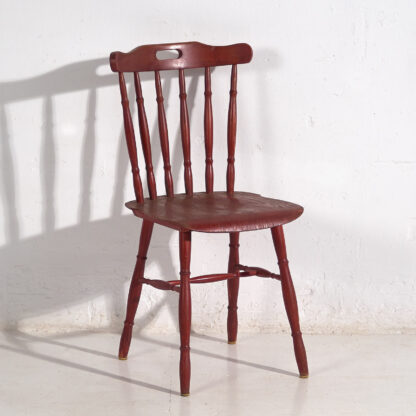 Silla roja antigua de estilo Windsor (c.1920)