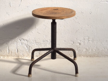 Industrial style round stools (c.1950). Set of 4 pieces