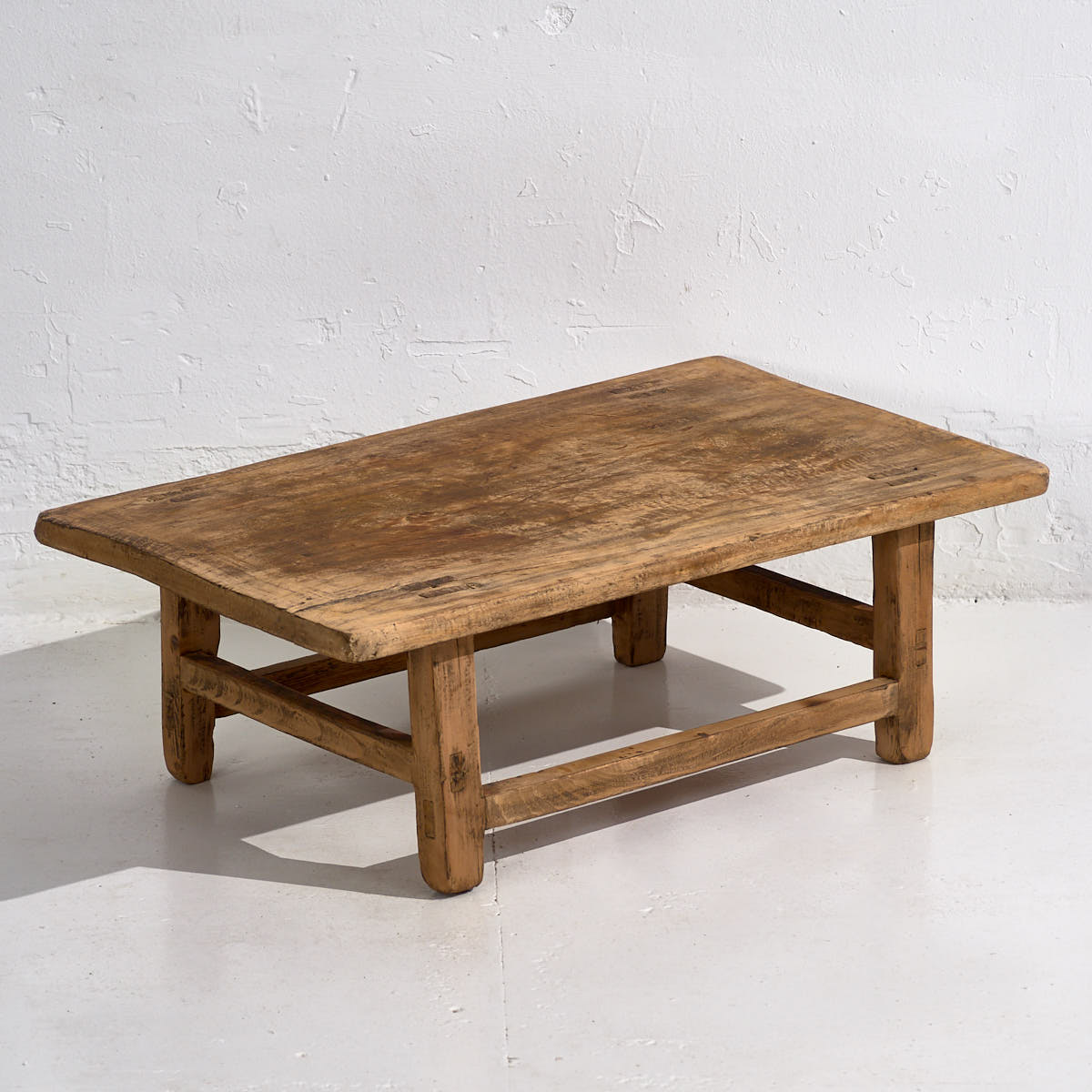 Mesa baja antigua de madera (c.1870) #1
