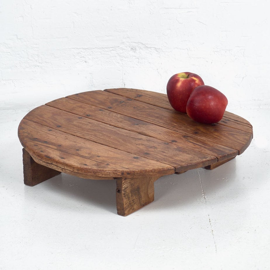 Ancienne planche à découper le fromage ronde avec pieds (France, c.1920) #6