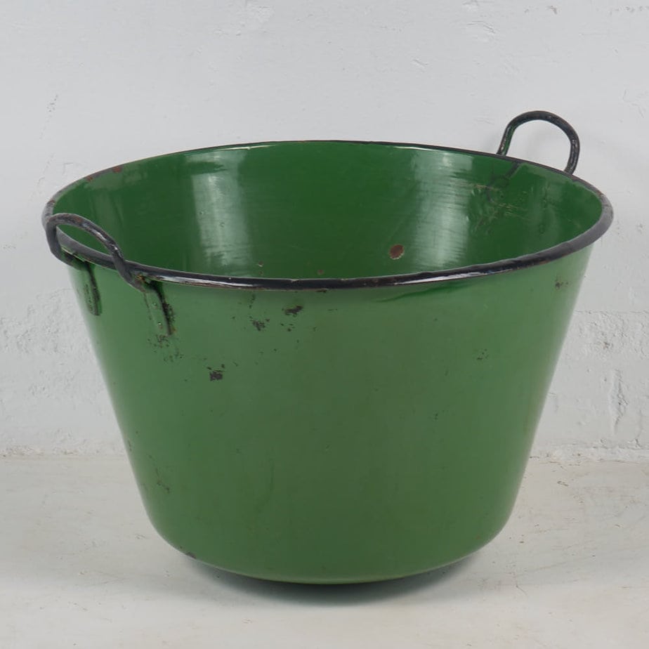 Antiguo caldero metálico de color verde (c.1950)