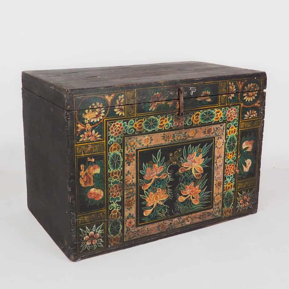 Antique trunk with a pair of illustrated magpies (China, c.1900) #29