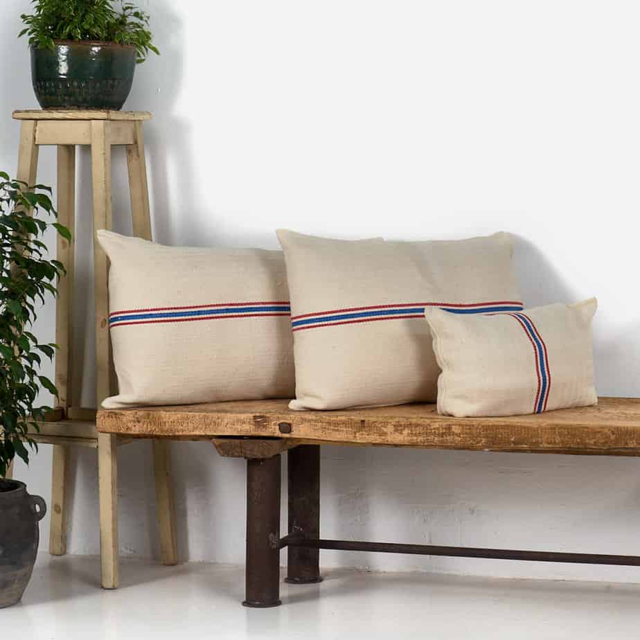 Coussin ancien en lin à rayures rouges et bleues