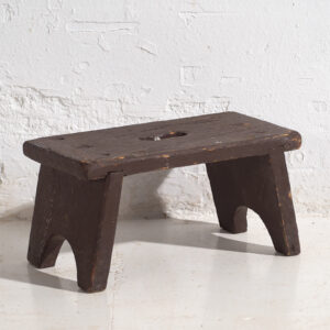 Antiguo taburete pequeño color oscuro (c.1920) #10