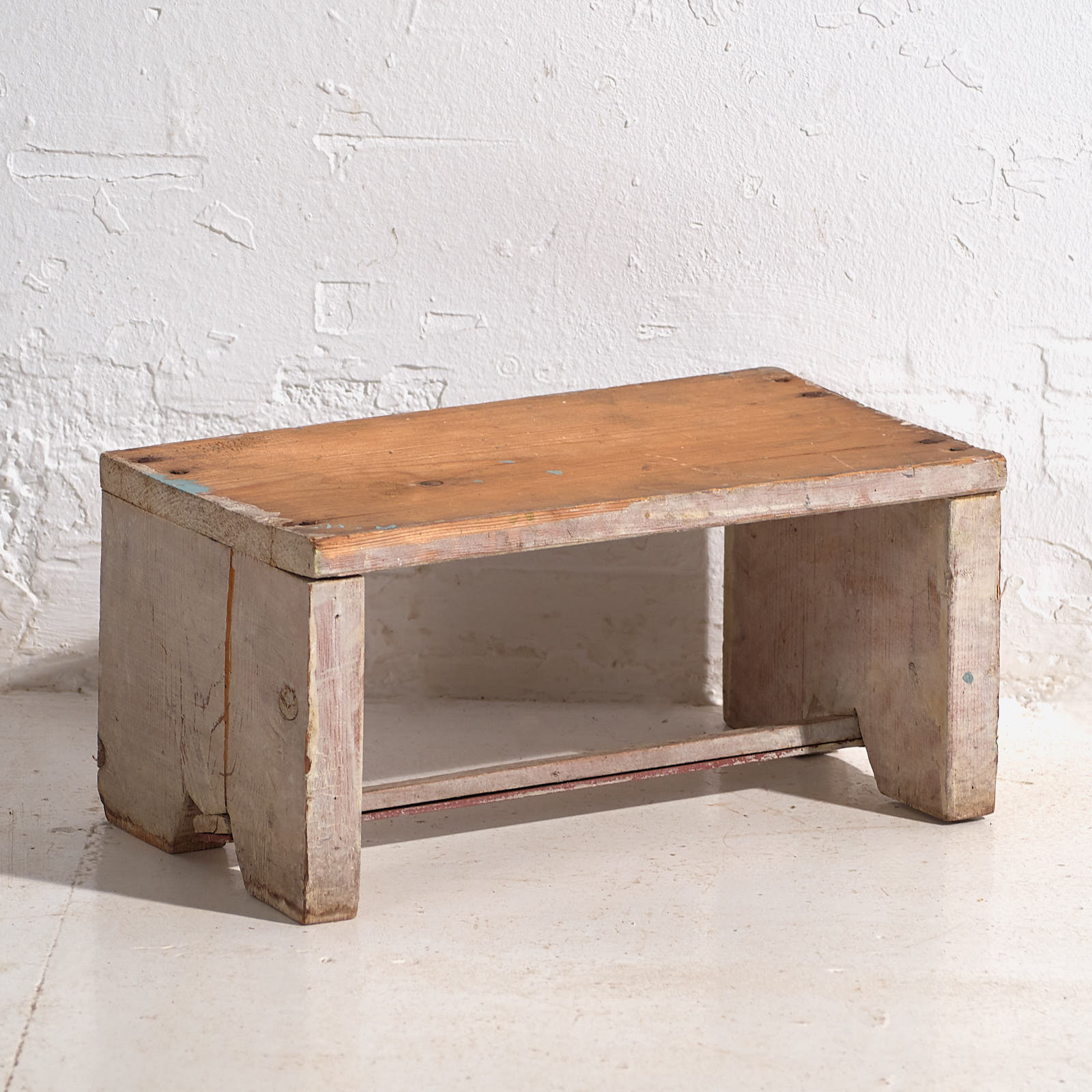 Taburete bajo antiguo con pátina de color blanco (c.1920) #5