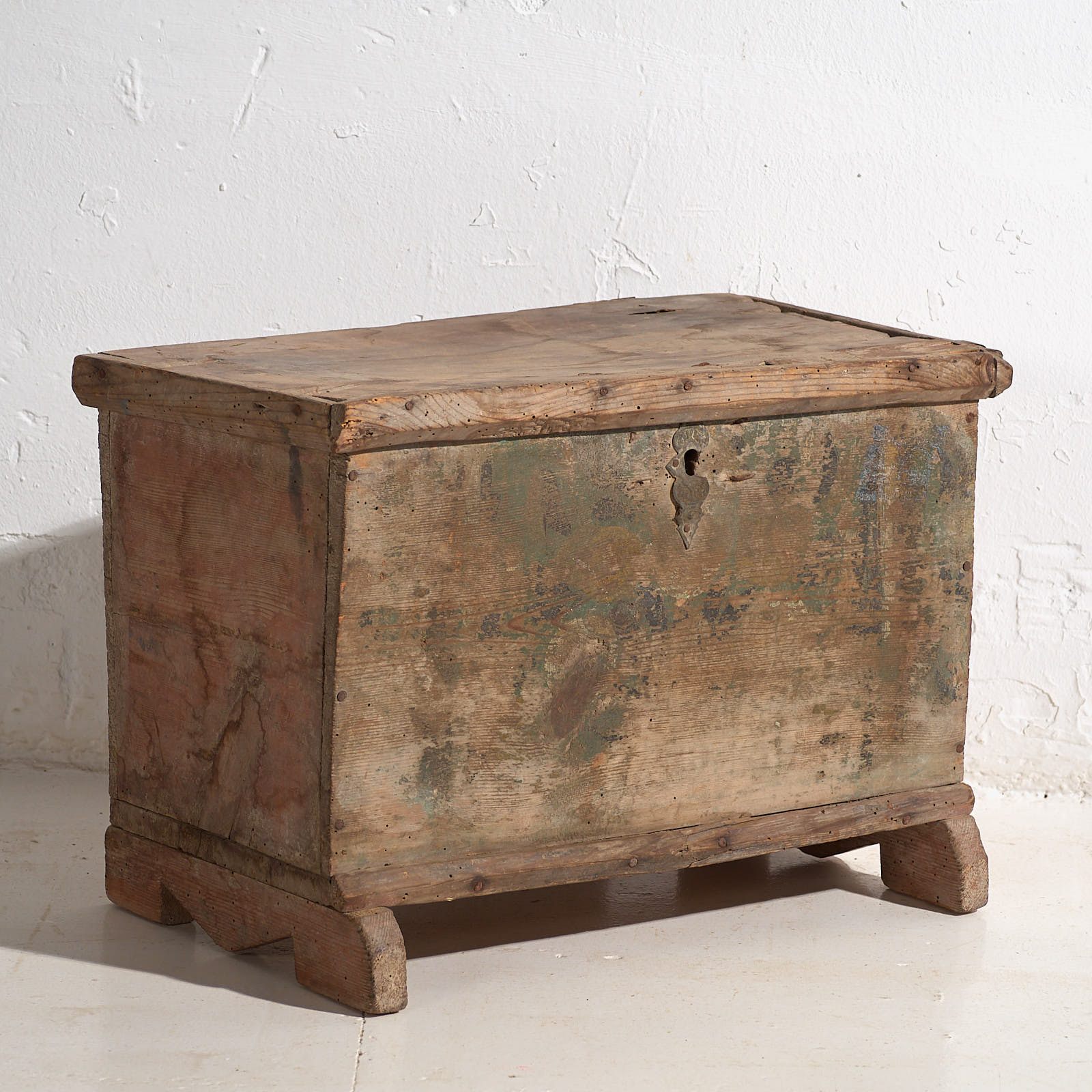 Cofre pequeño antiguo con pátina de color verde (c.1920) #50